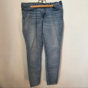 Levi’s Denizen Light Wash Modern Skinny Jeans, Super Soft, Size 16